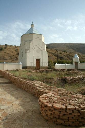 Kos Ana Architectural and Memorial Complex (Zarib-Slandy)